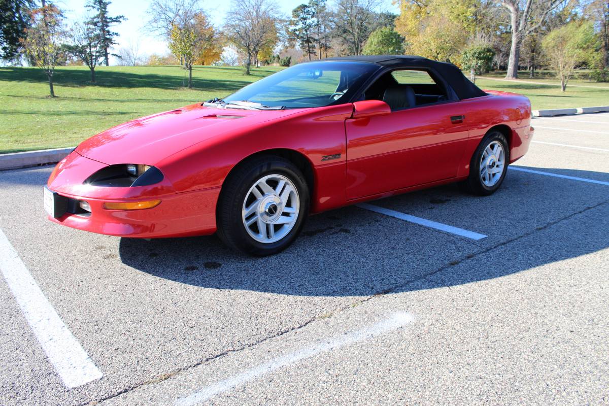 Chevrolet-Camaro-sport-coupe-amp-convertible-1995-7