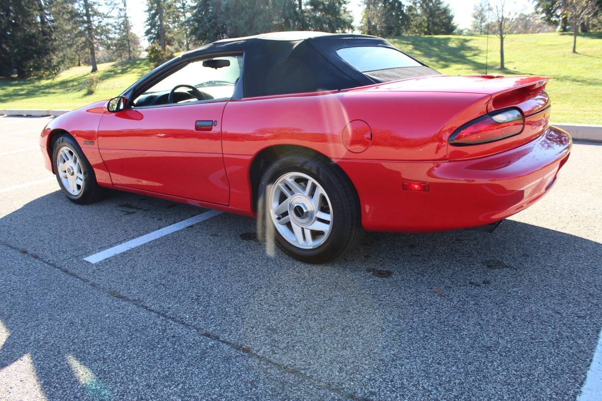 Chevrolet-Camaro-sport-coupe-amp-convertible-1995-9