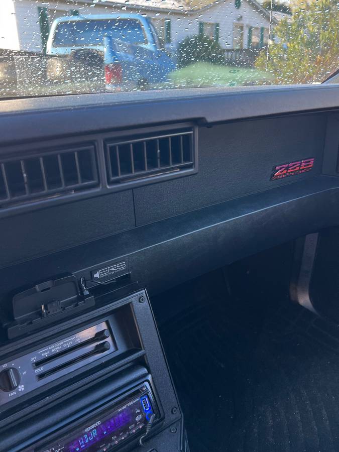 Chevrolet-Camaro-z28-1982-11