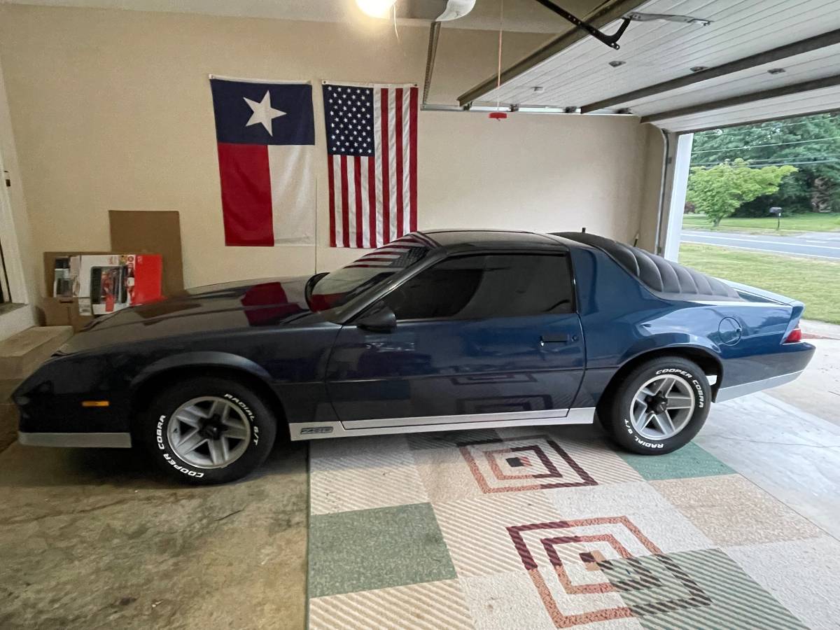 Chevrolet-Camaro-z28-1982-blue-138229-1