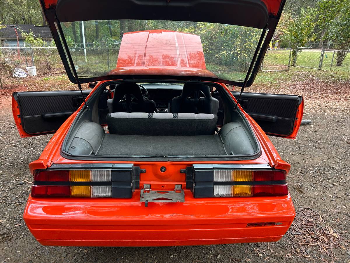 Chevrolet-Camaro-z28-1984-orange-112654-10