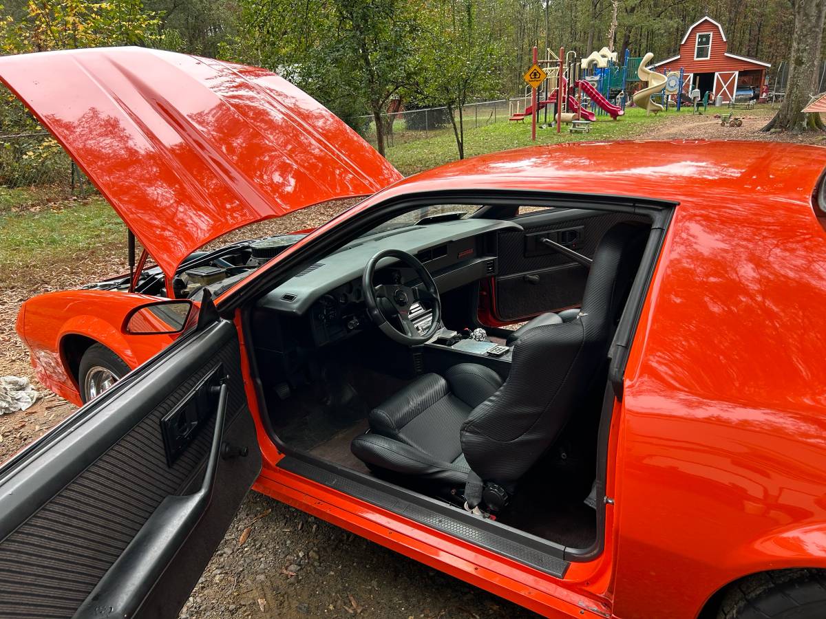 Chevrolet-Camaro-z28-1984-orange-112654-11