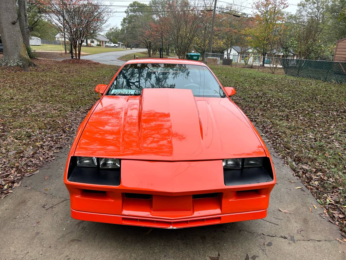 Chevrolet-Camaro-z28-1984-orange-112654-2