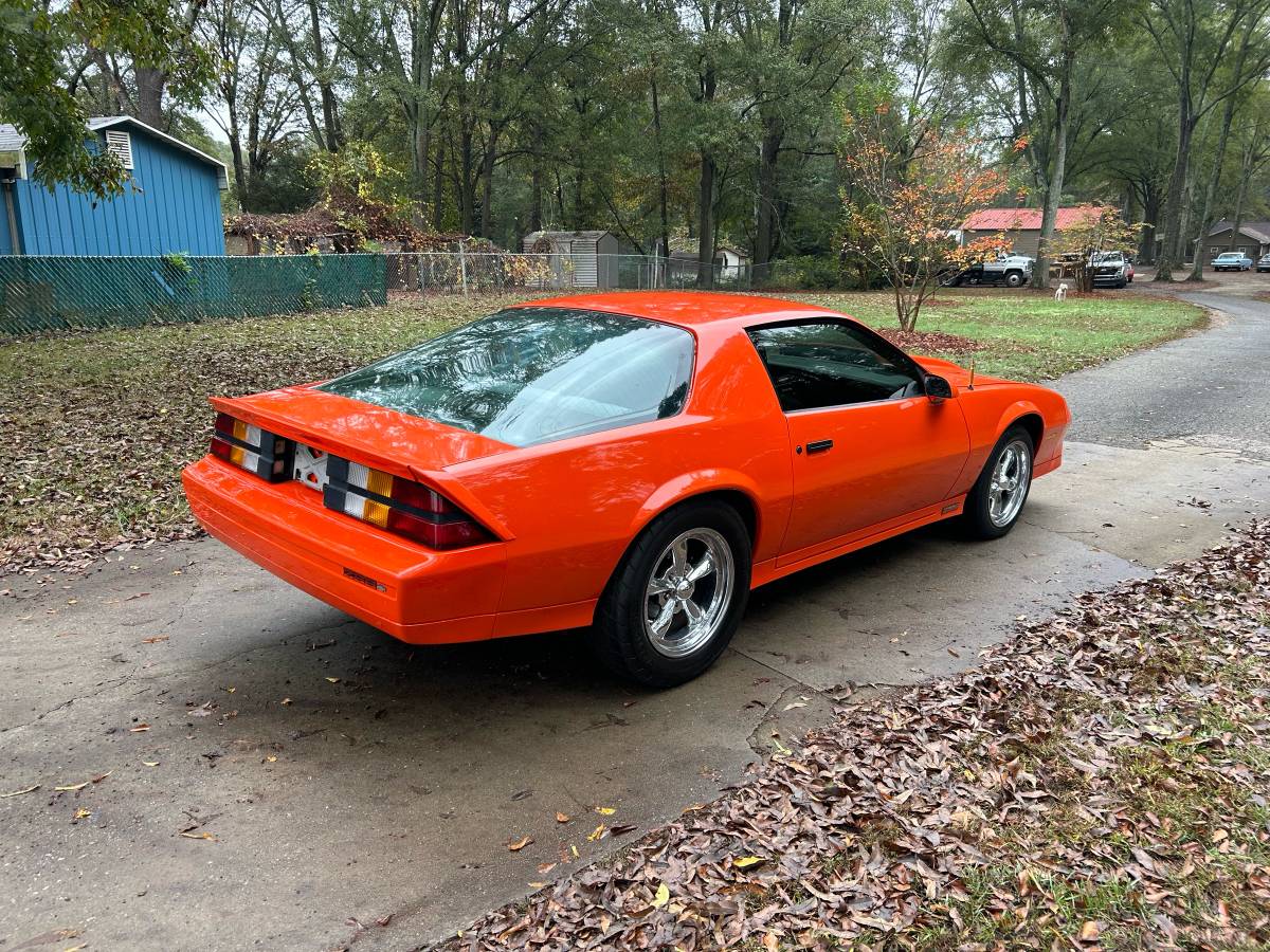 Chevrolet-Camaro-z28-1984-orange-112654-5