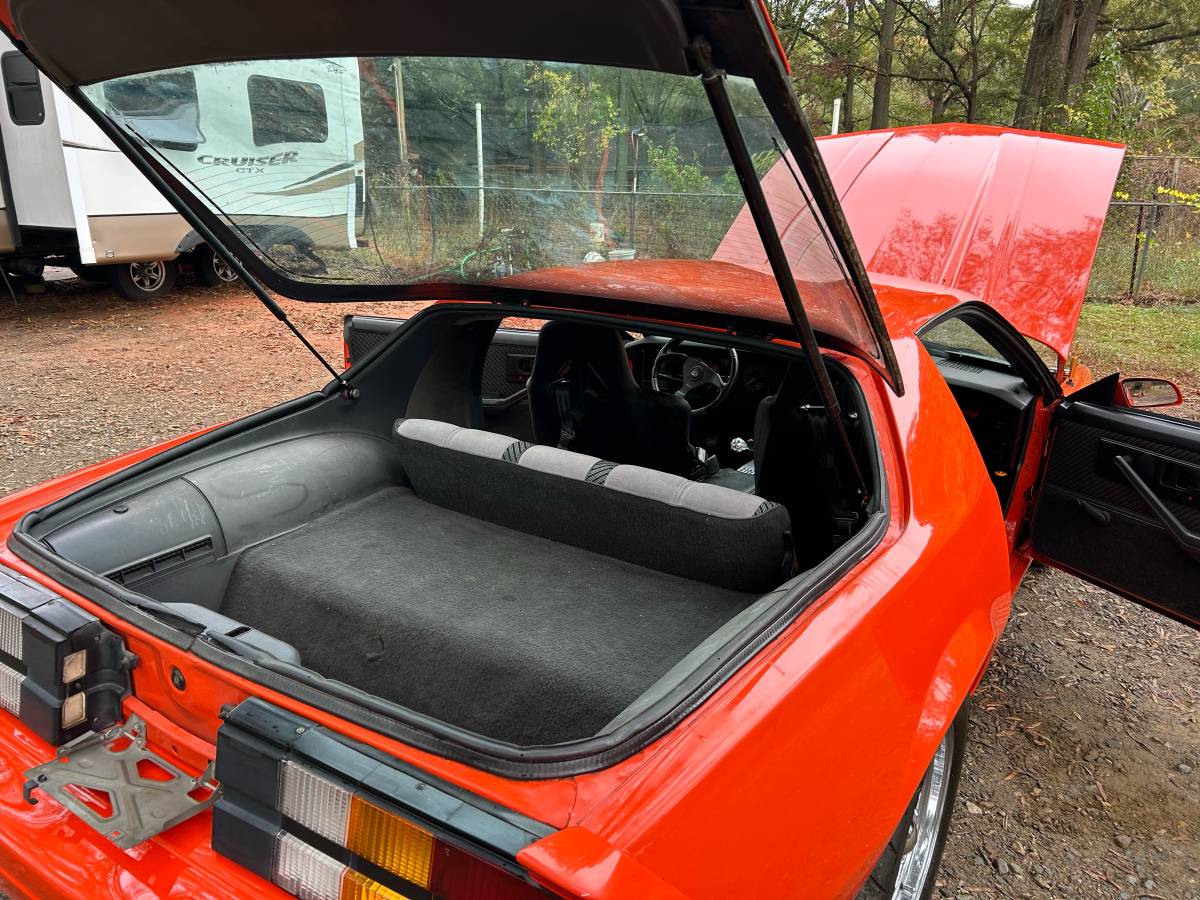 Chevrolet-Camaro-z28-1984-orange-112654-8