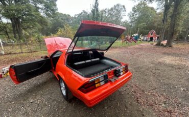 Chevrolet-Camaro-z28-1984-orange-112654-9