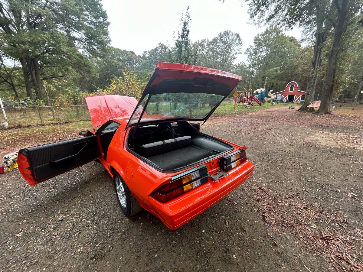 Chevrolet-Camaro-z28-1984-orange-112654-9