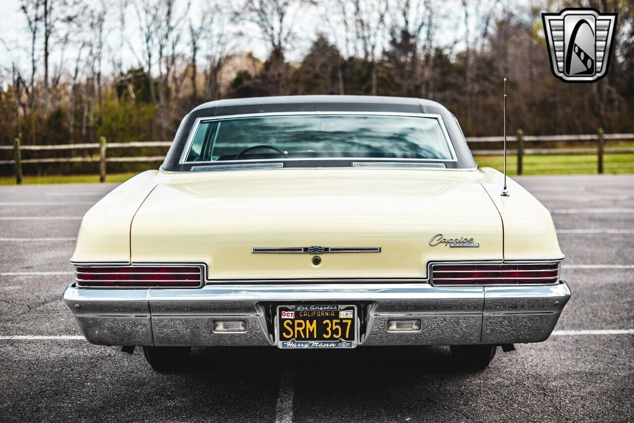 Chevrolet-Caprice-1966-Yellow-Black-83536-6