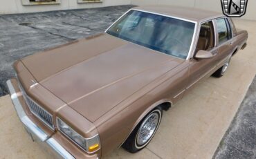 Chevrolet-Caprice-1989-Light-Beechwood-Metallic-Tan-95909-2