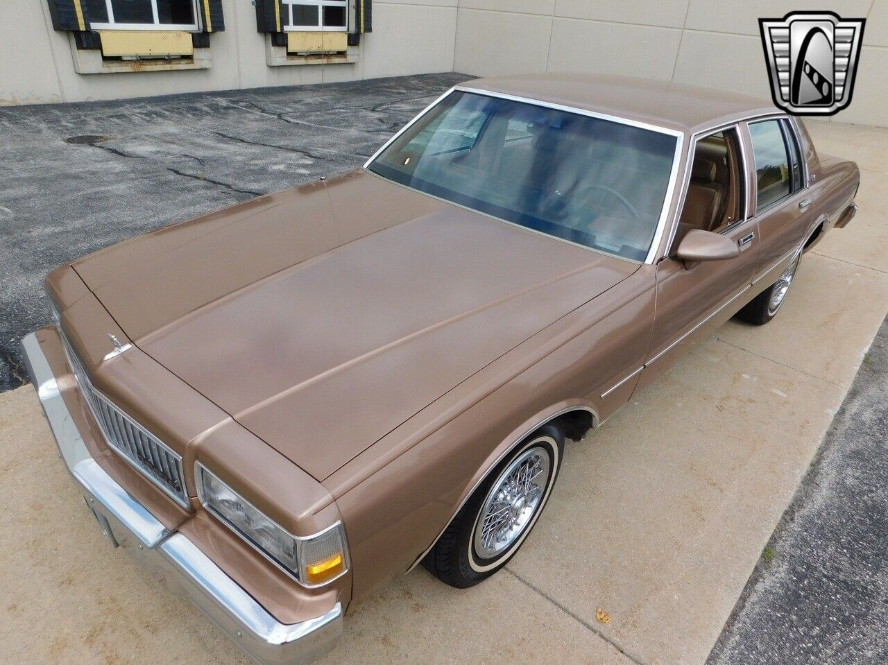 Chevrolet-Caprice-1989-Light-Beechwood-Metallic-Tan-95909-2