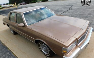 Chevrolet-Caprice-1989-Light-Beechwood-Metallic-Tan-95909-3