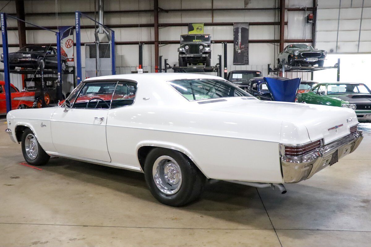 Chevrolet-Caprice-Coupe-1966-White-Blue-15445-5