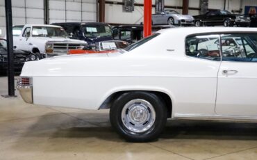 Chevrolet-Caprice-Coupe-1966-White-Blue-15445-8