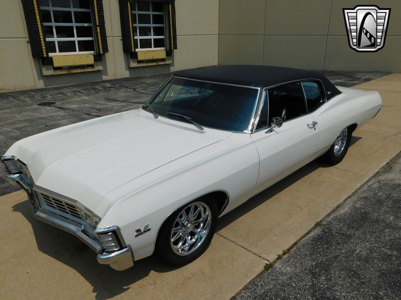 Chevrolet-Caprice-Coupe-1967-White-Black-108557-3