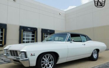 Chevrolet-Caprice-Coupe-1967-White-Black-108557-5