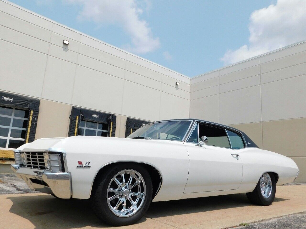 Chevrolet-Caprice-Coupe-1967-White-Black-108557-6