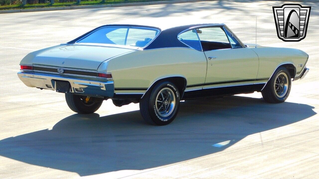 Chevrolet-Chevelle-1968-Ivory-Black-85078-7