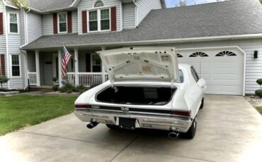 Chevrolet-Chevelle-1968-white-95464-11