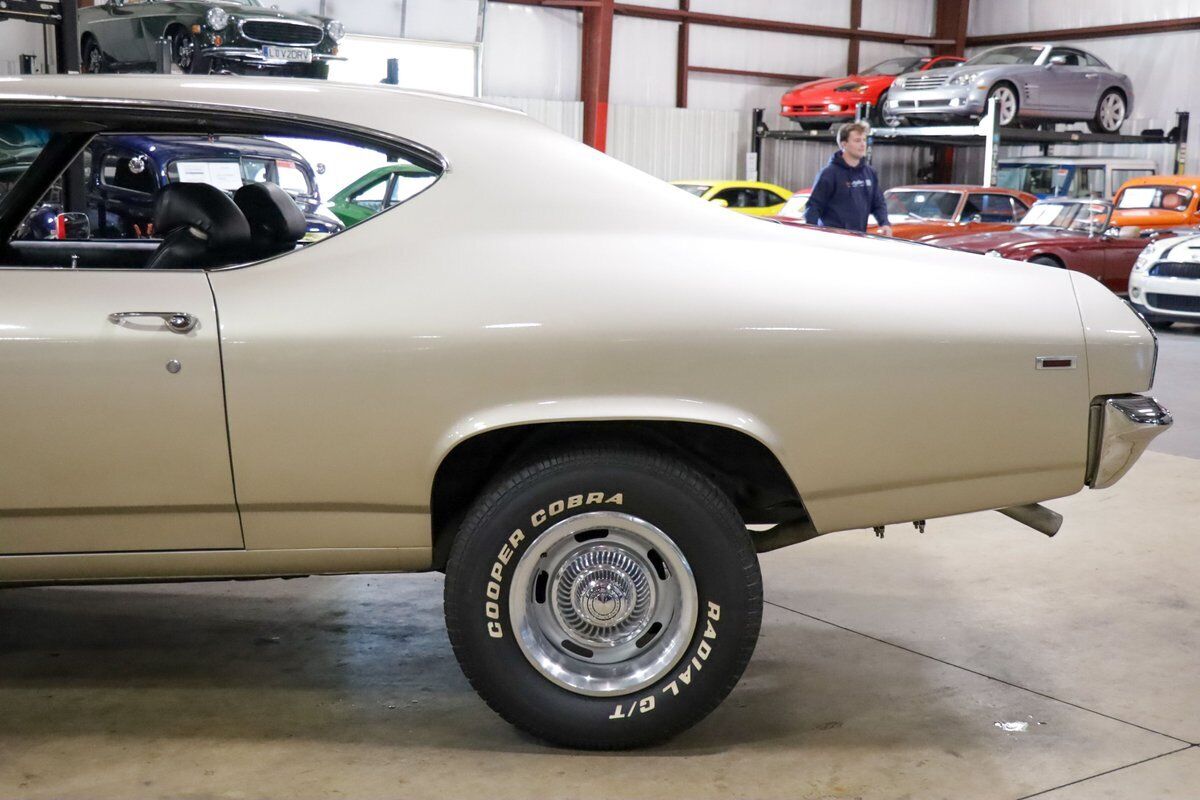 Chevrolet-Chevelle-1969-Gold-Black-5620-4