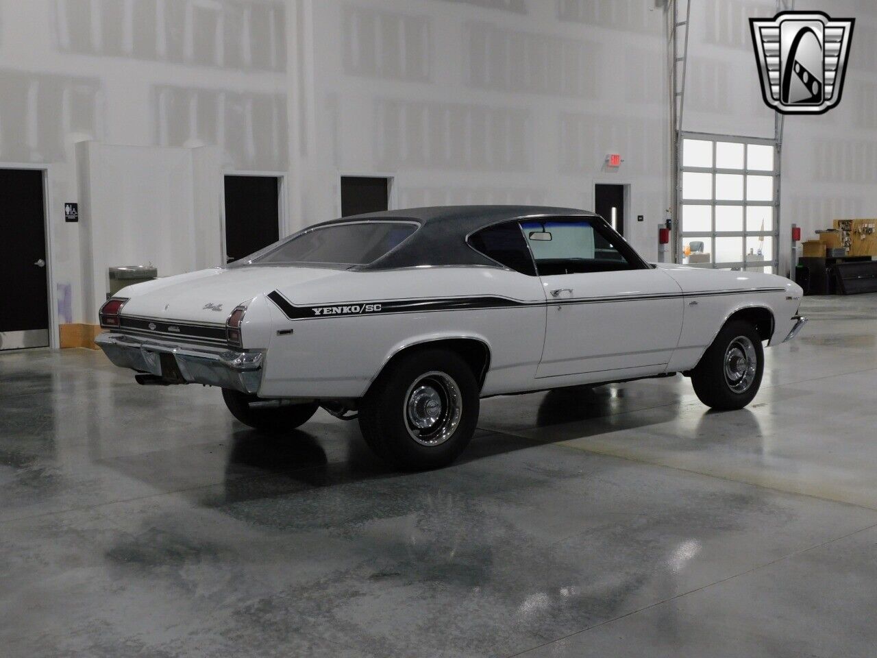 Chevrolet-Chevelle-Coupe-1969-White-Black-31012-4