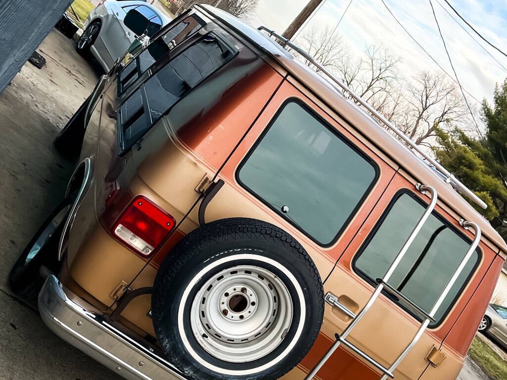 Chevrolet-Chevy-Van-1985-Brown-Brown-124512-7