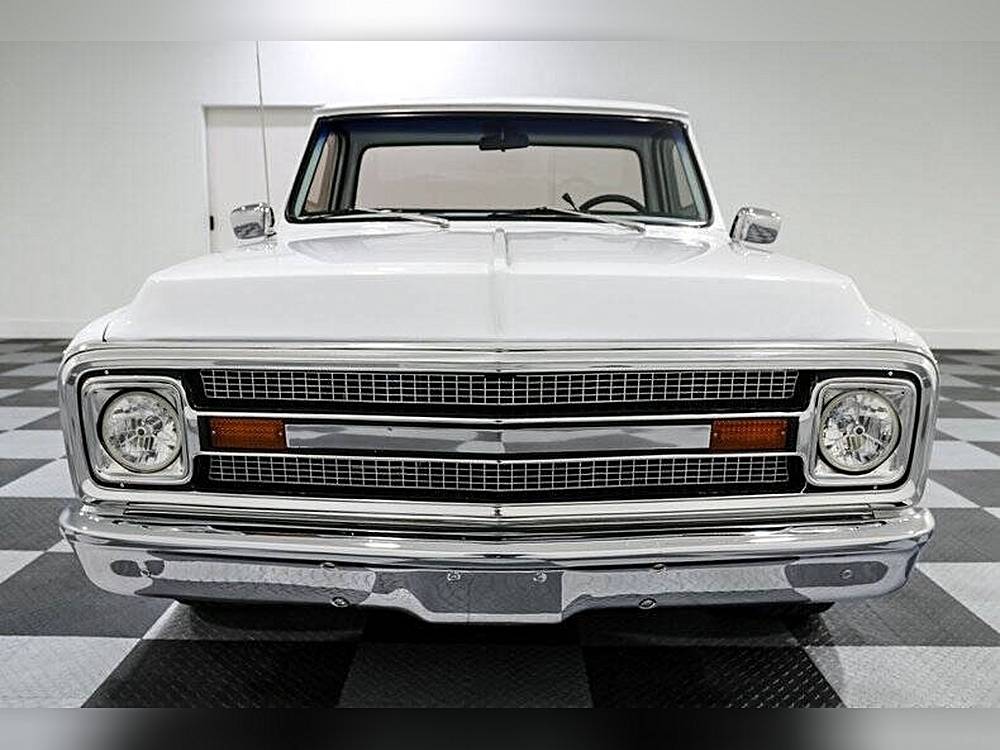 Chevrolet-Ck-10-series-1970-white-74467-1