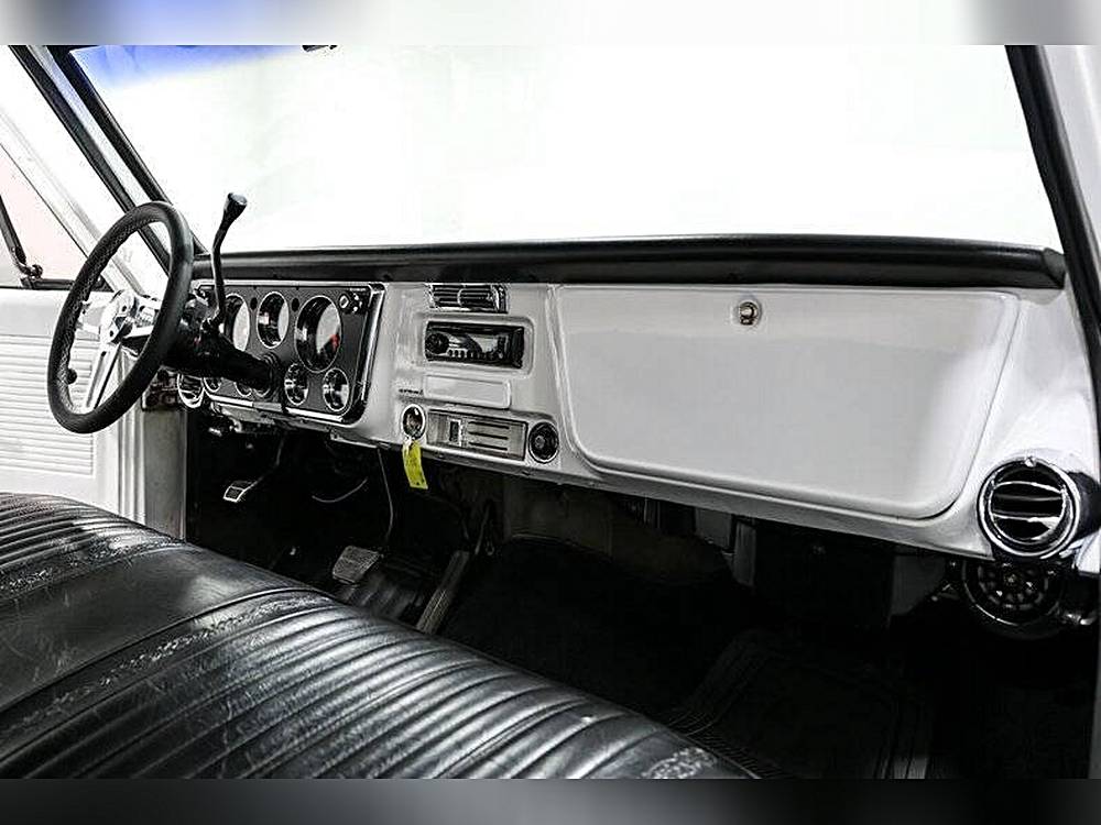 Chevrolet-Ck-10-series-1970-white-74467-18