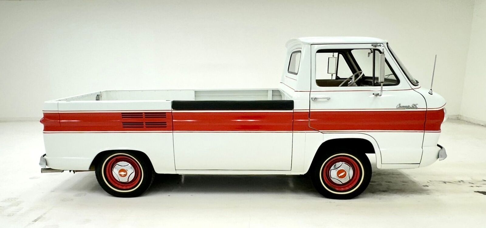 Chevrolet-Corvair-Pickup-1964-White-Red-32047-5