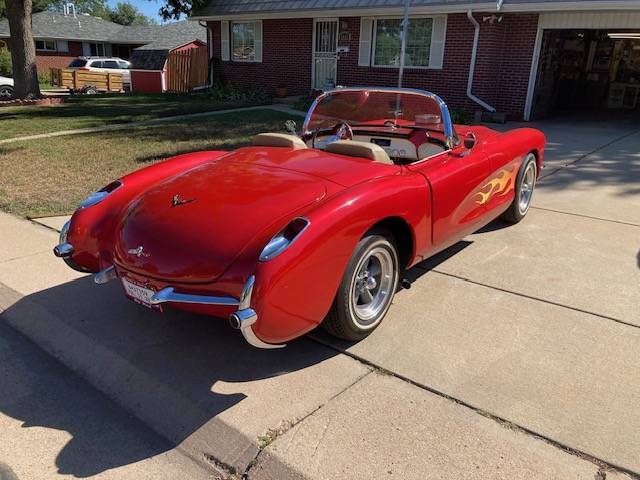 Chevrolet-Corvette-1957-3