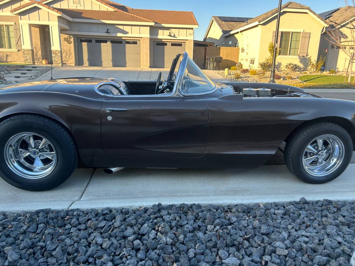 Chevrolet-Corvette-1957-brown-1609-1