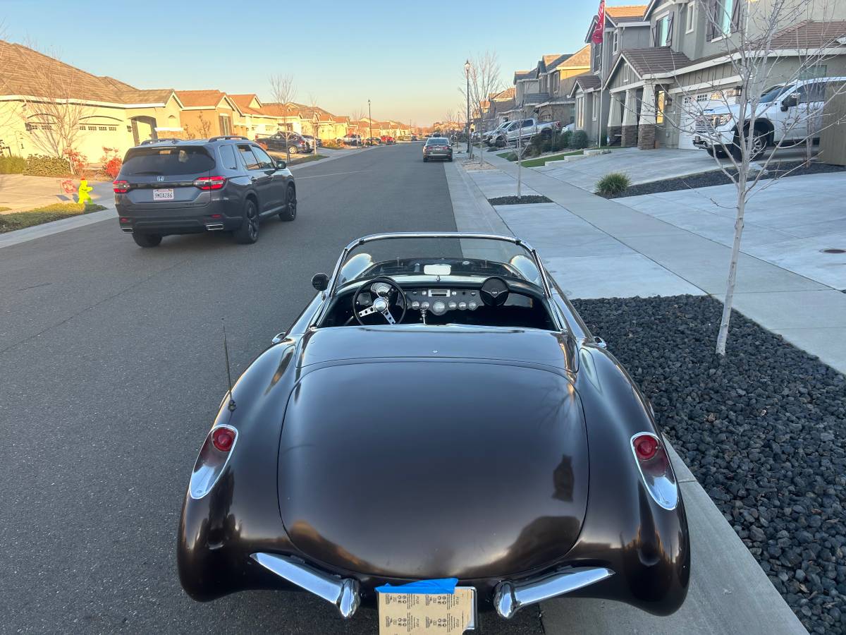 Chevrolet-Corvette-1957-brown-1609-5