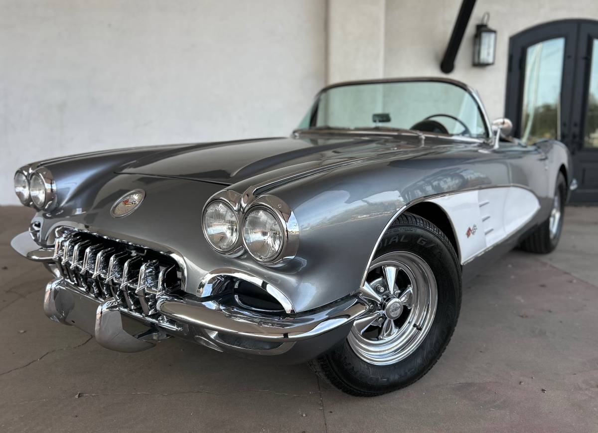 Chevrolet-Corvette-1960-2