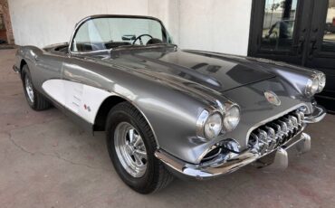 Chevrolet-Corvette-1960-4