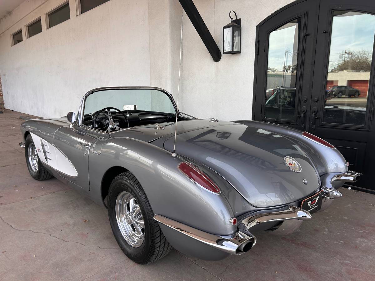 Chevrolet-Corvette-1960-5