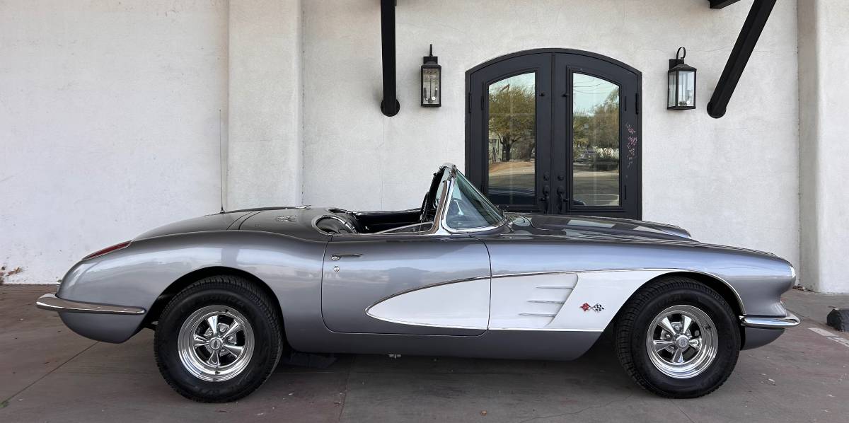 Chevrolet-Corvette-1960-6