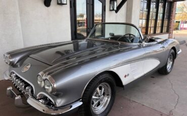 Chevrolet-Corvette-1960-9