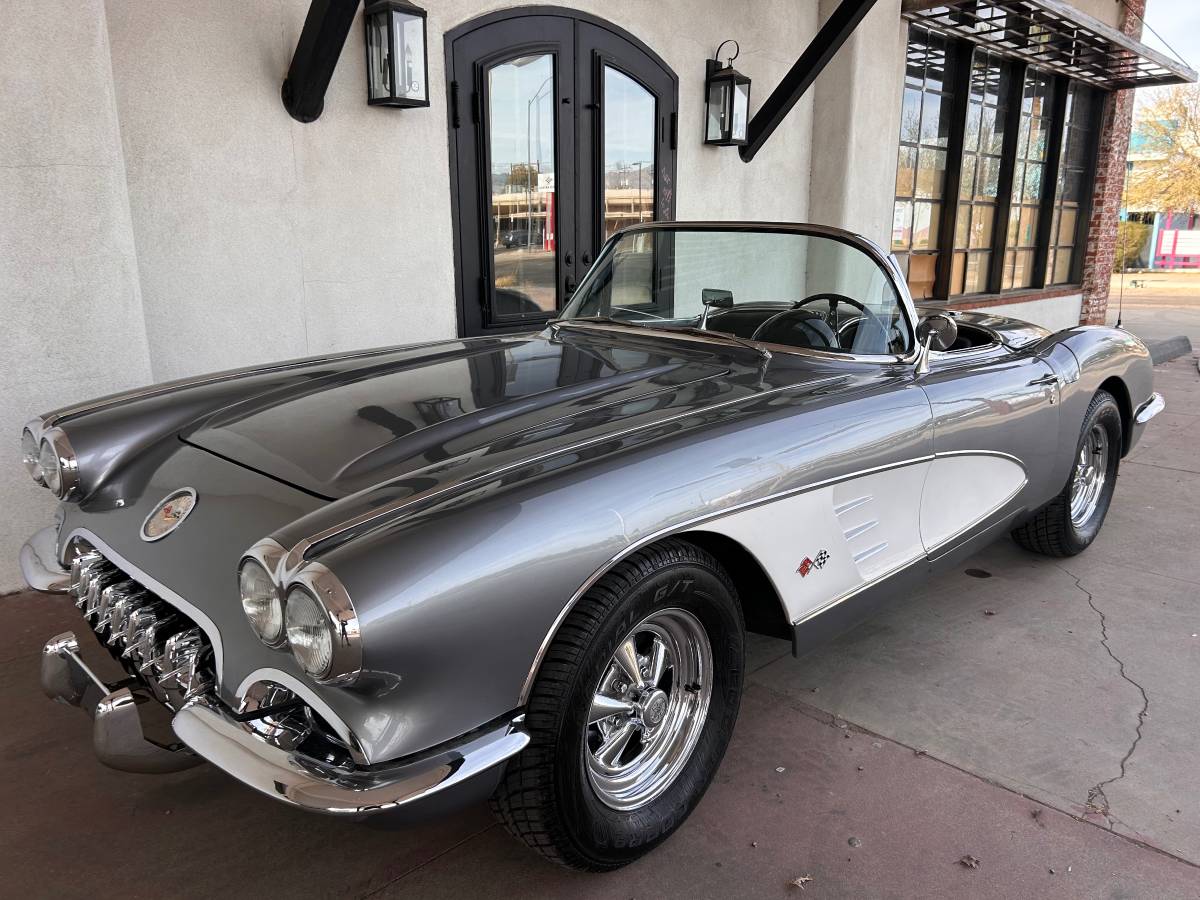 Chevrolet-Corvette-1960-9