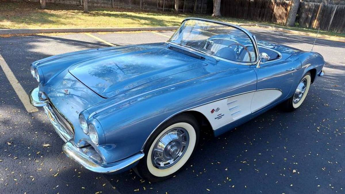 Chevrolet-Corvette-1961-1