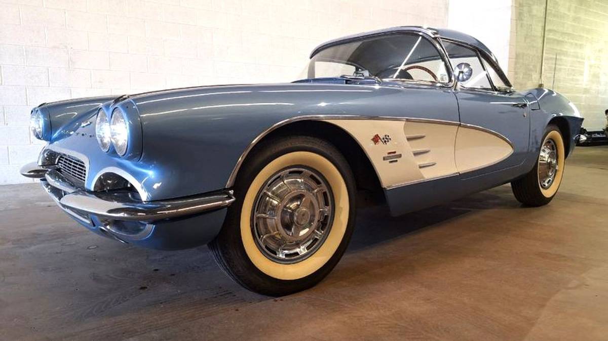 Chevrolet-Corvette-1961-13