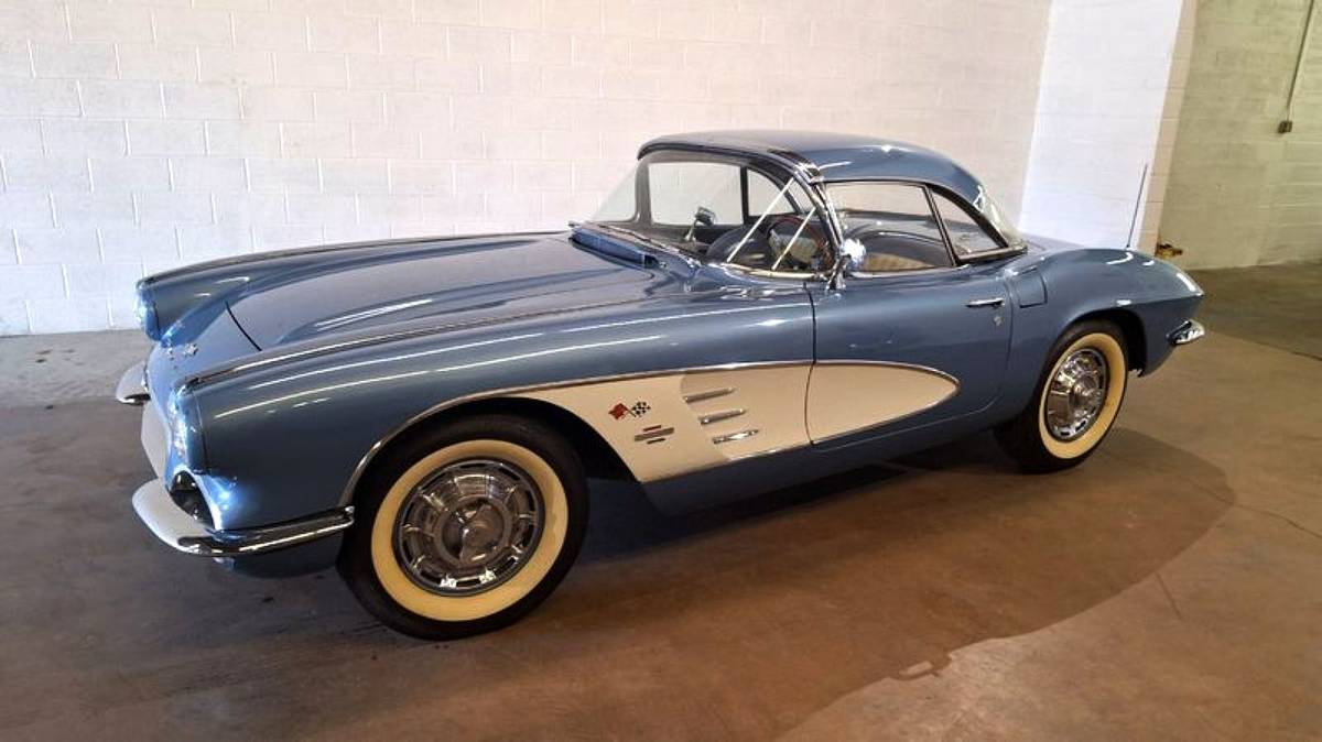 Chevrolet-Corvette-1961-18