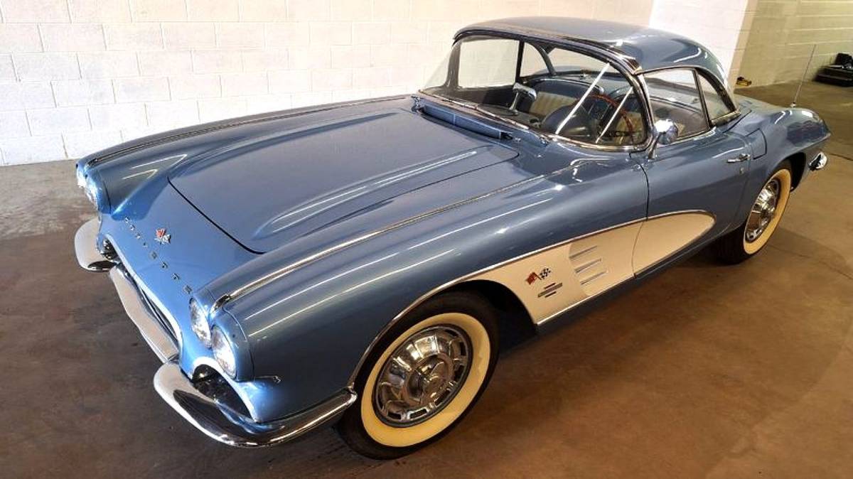 Chevrolet-Corvette-1961-19