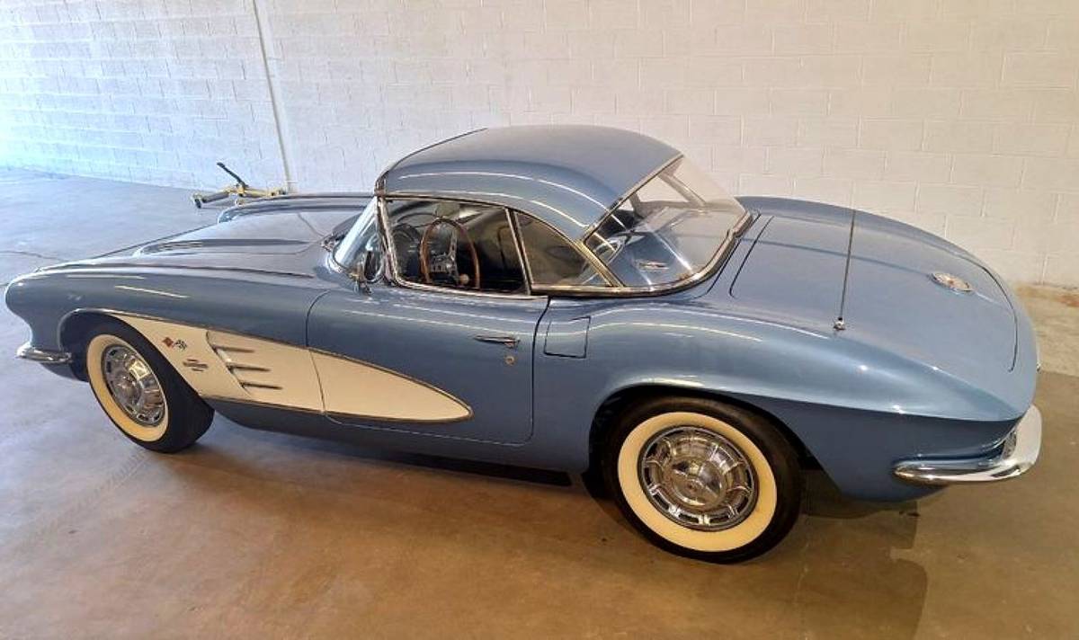 Chevrolet-Corvette-1961-21