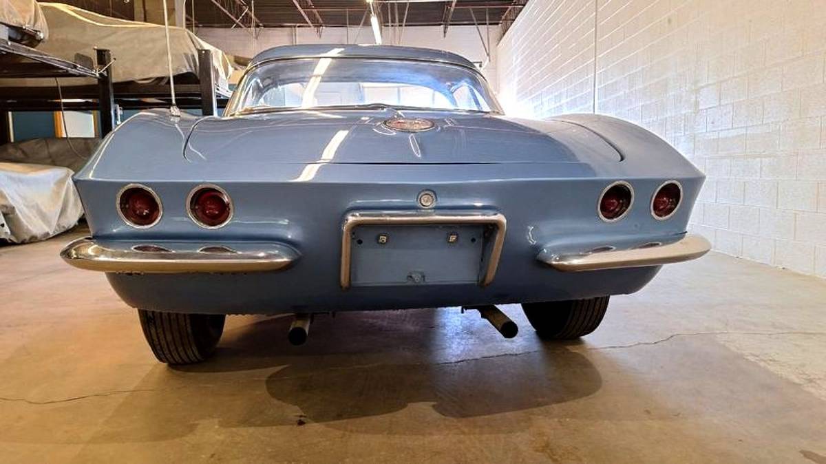 Chevrolet-Corvette-1961-23