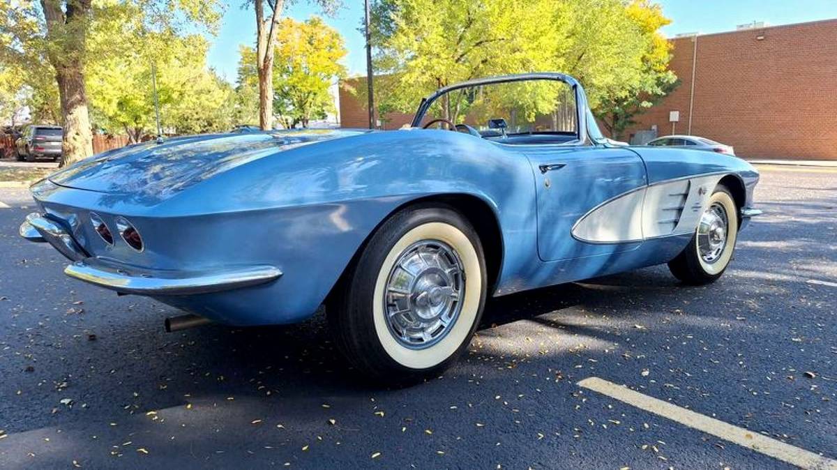 Chevrolet-Corvette-1961-7