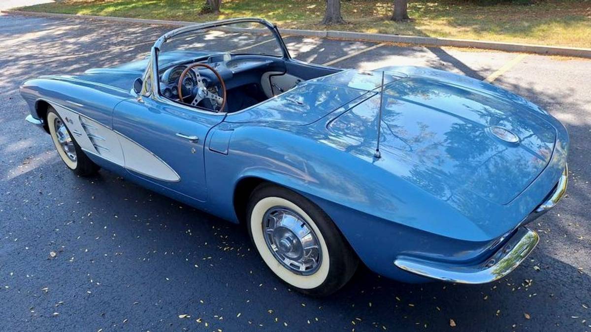 Chevrolet-Corvette-1961-9