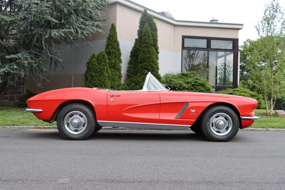 Chevrolet-Corvette-1962-2