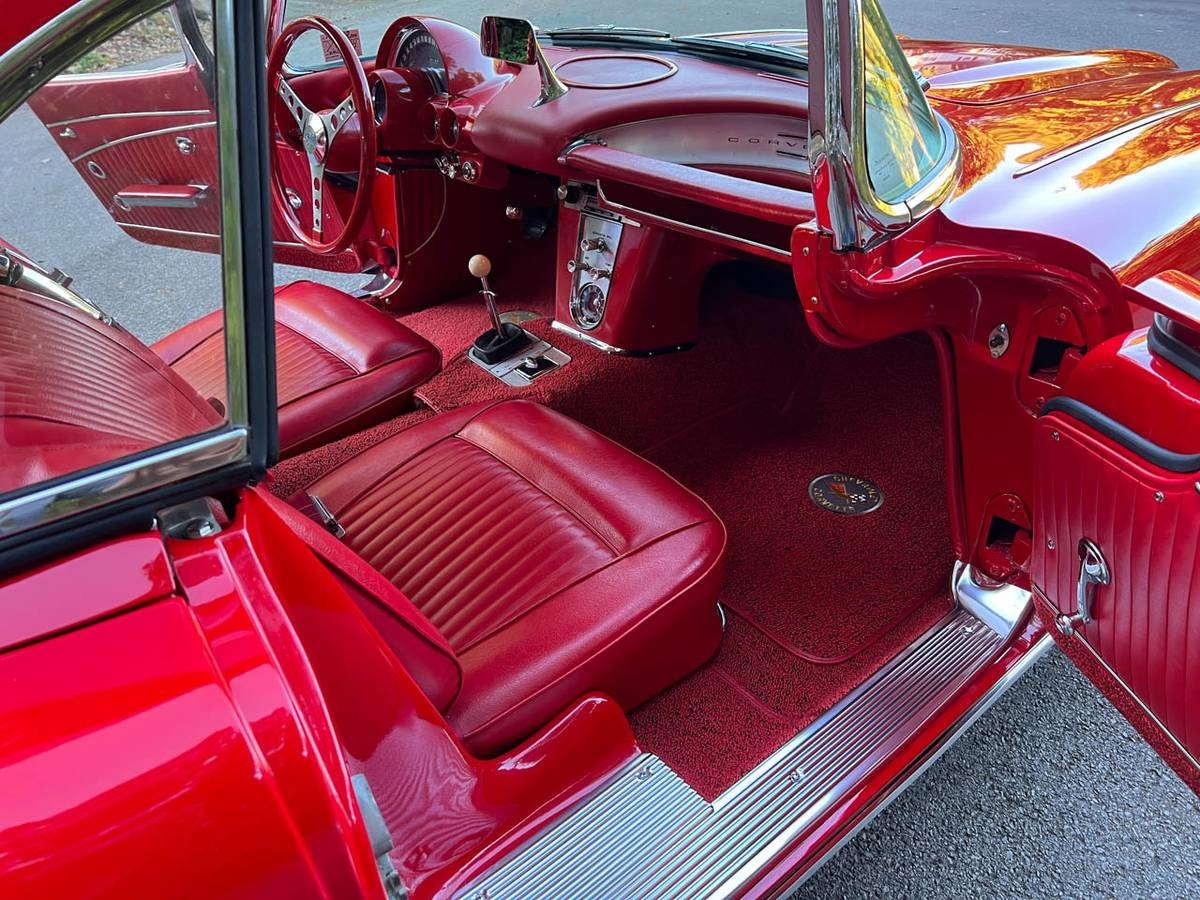 Chevrolet-Corvette-1962-red-137027-10