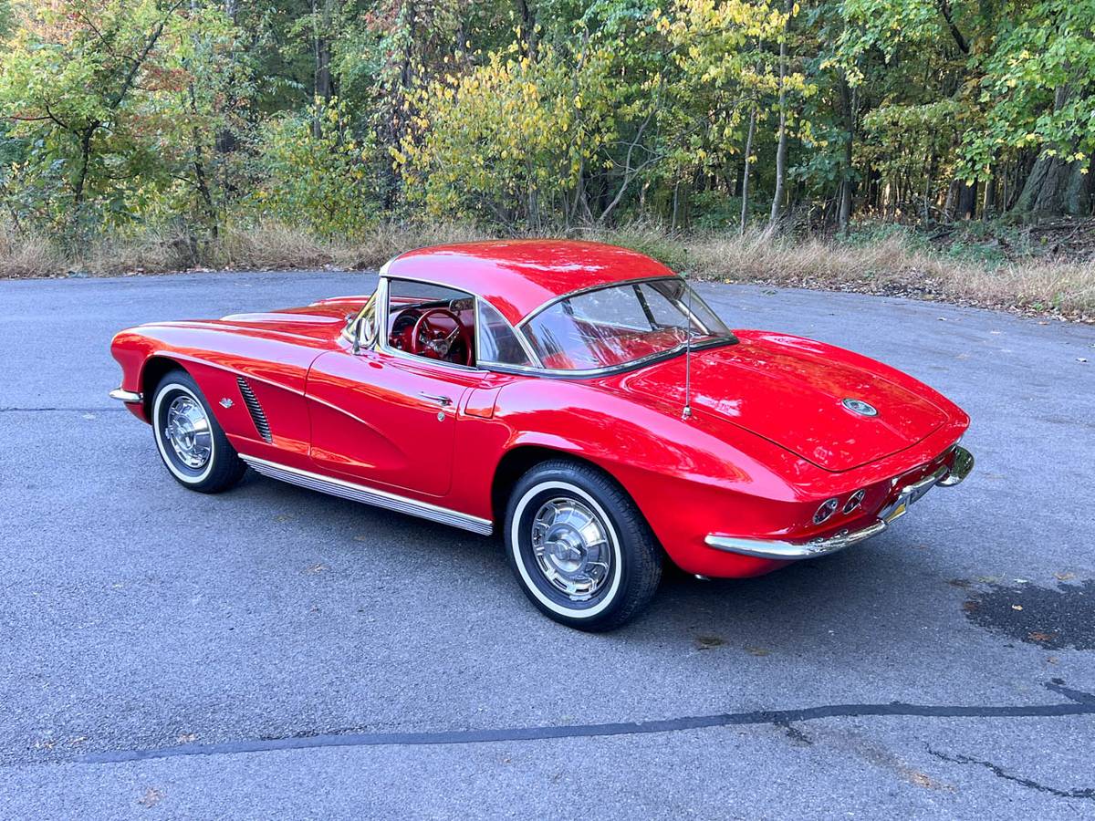 Chevrolet-Corvette-1962-red-137027-2