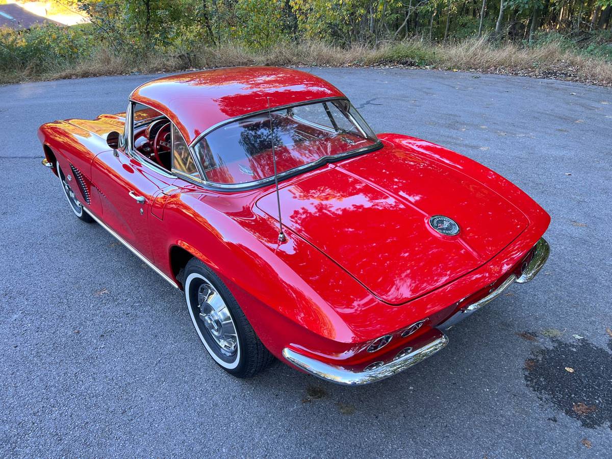 Chevrolet-Corvette-1962-red-137027-3