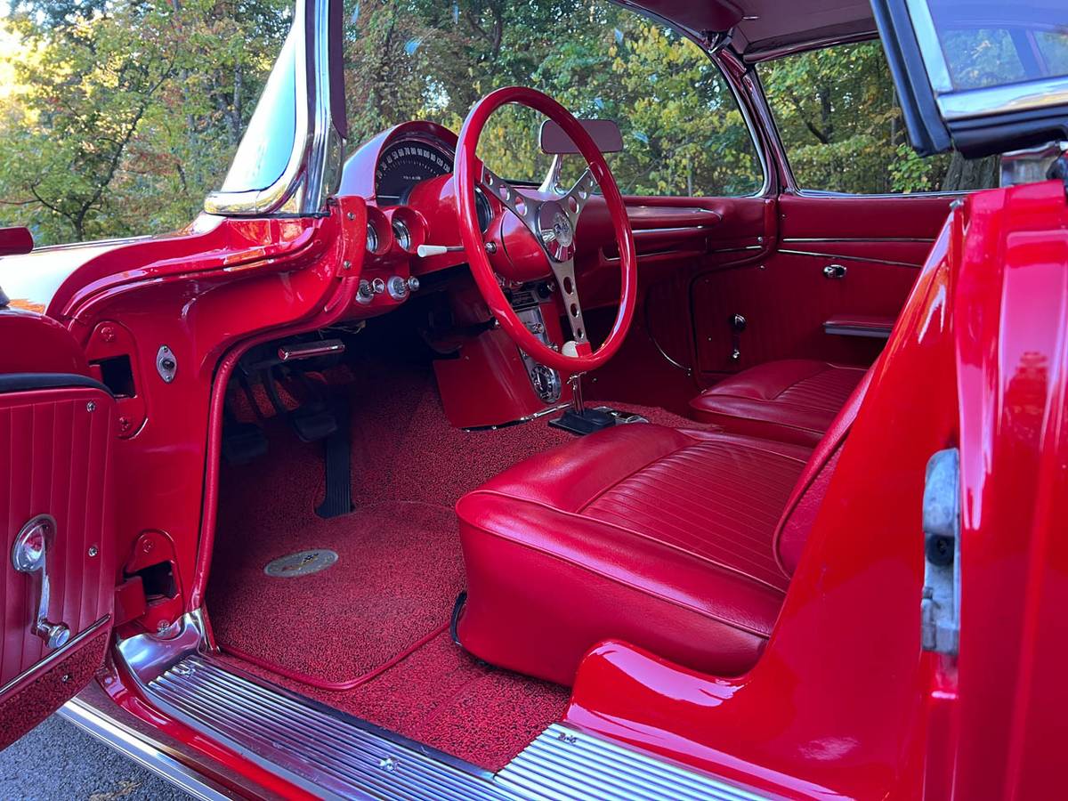 Chevrolet-Corvette-1962-red-137027-8